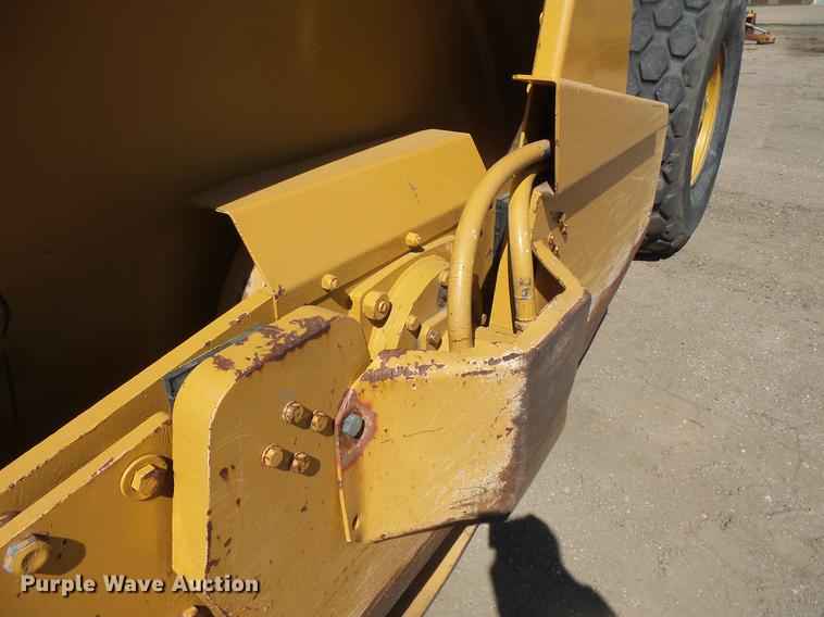image for item DV9710 Caterpillar CS-433 single drum vibratory roller