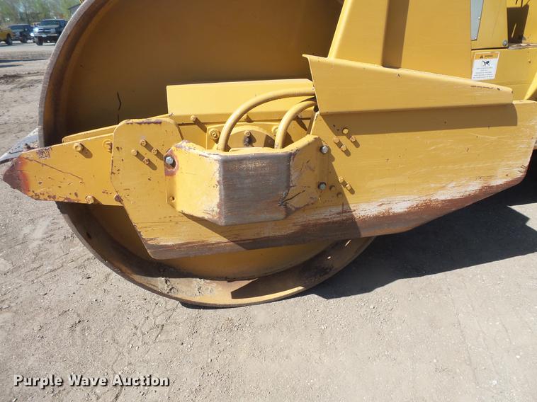 image for item DV9710 Caterpillar CS-433 single drum vibratory roller