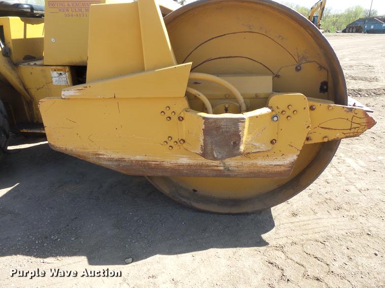 image for item DV9710 Caterpillar CS-433 single drum vibratory roller