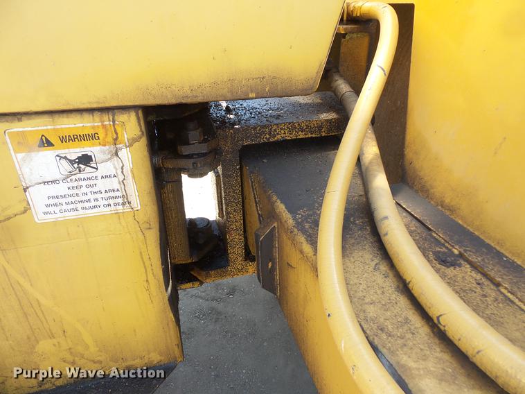 image for item DV9710 Caterpillar CS-433 single drum vibratory roller