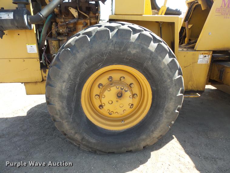 image for item DV9710 Caterpillar CS-433 single drum vibratory roller