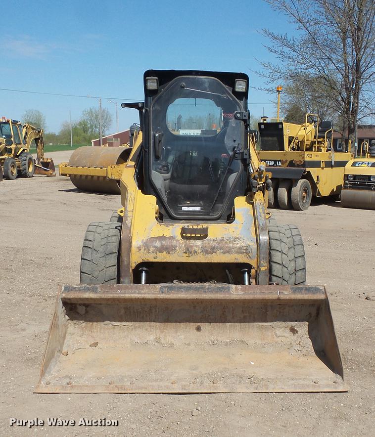 image for item DV9711 2010 Caterpillar 246C skid steer