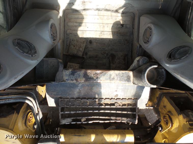 image for item DV9711 2010 Caterpillar 246C skid steer