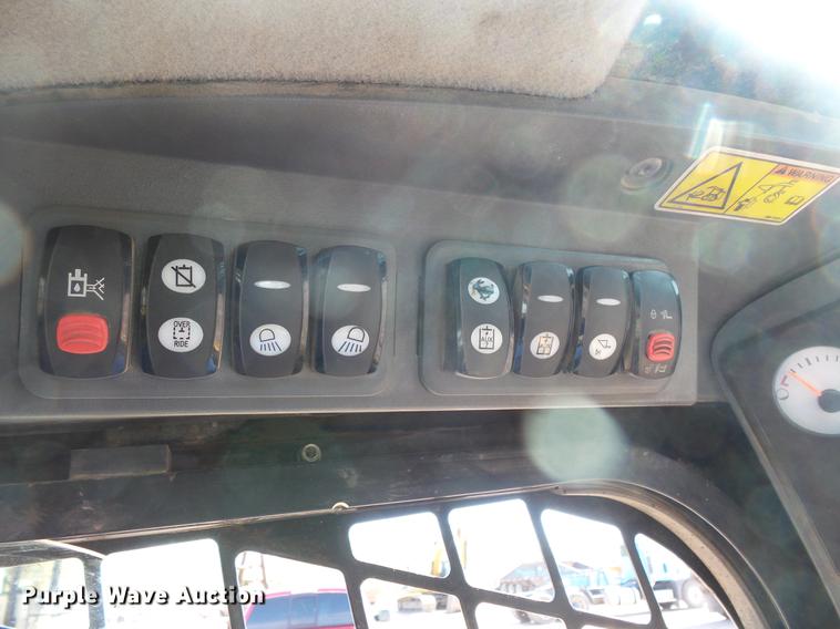 image for item DV9711 2010 Caterpillar 246C skid steer