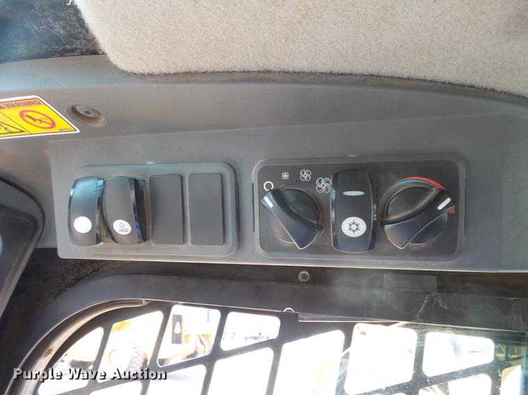 image for item DV9711 2010 Caterpillar 246C skid steer