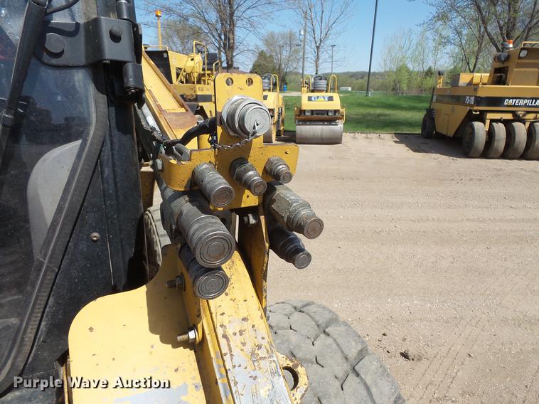 image for item DV9711 2010 Caterpillar 246C skid steer