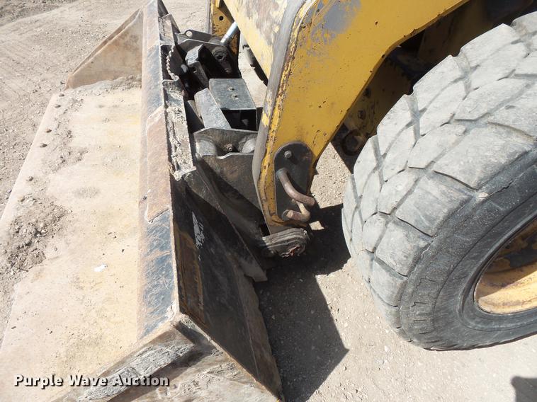 image for item DV9711 2010 Caterpillar 246C skid steer