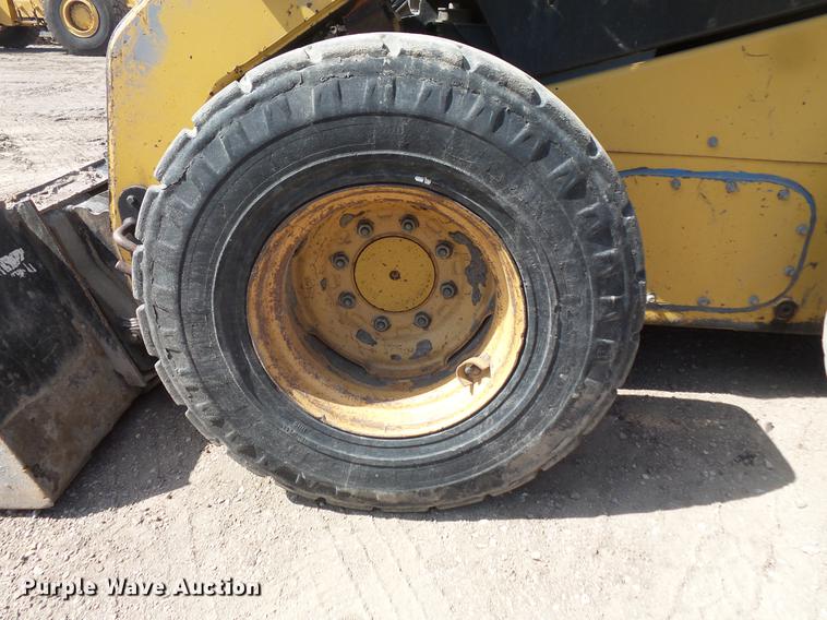 image for item DV9711 2010 Caterpillar 246C skid steer