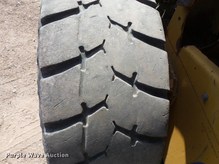 image for item DV9711 2010 Caterpillar 246C skid steer