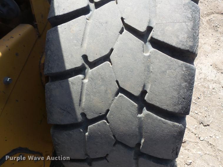 image for item DV9711 2010 Caterpillar 246C skid steer