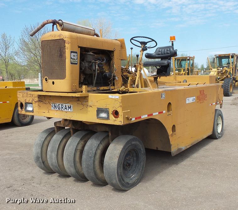 image for item DV9713 1988 Ingram 11-2700-R pneumatic roller