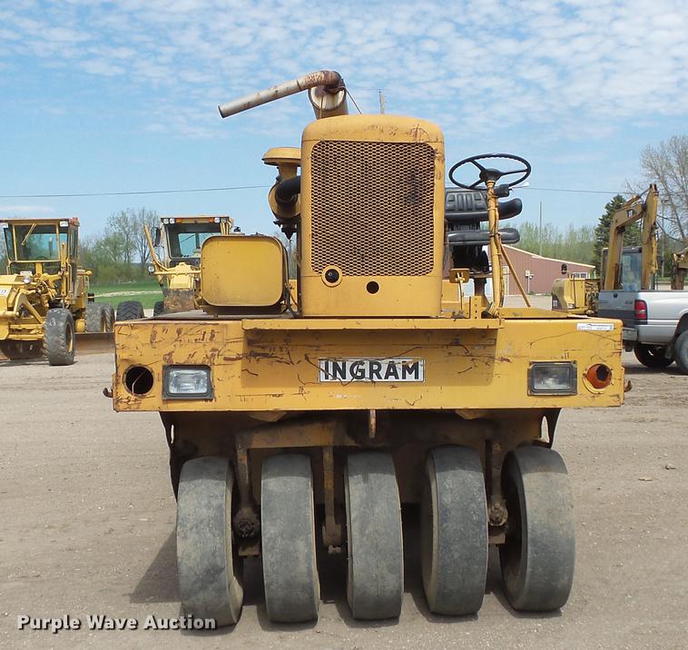 image for item DV9713 1988 Ingram 11-2700-R pneumatic roller