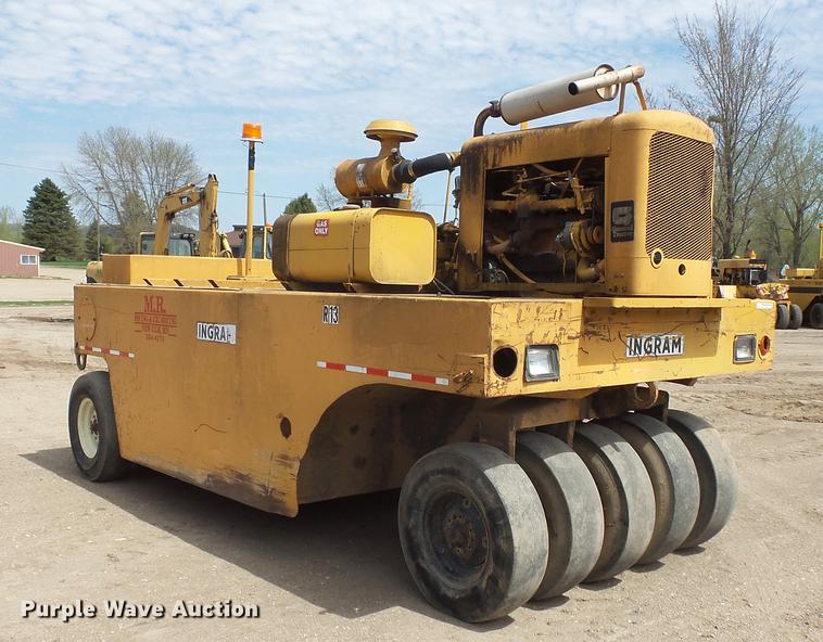 image for item DV9713 1988 Ingram 11-2700-R pneumatic roller