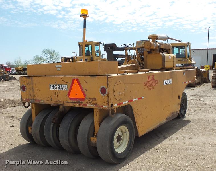 image for item DV9713 1988 Ingram 11-2700-R pneumatic roller