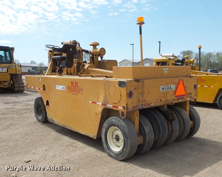 image for item DV9713 1988 Ingram 11-2700-R pneumatic roller