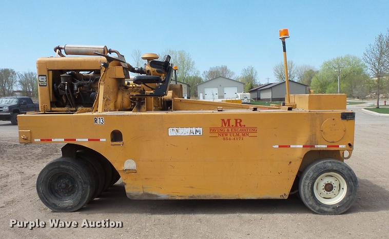 image for item DV9713 1988 Ingram 11-2700-R pneumatic roller