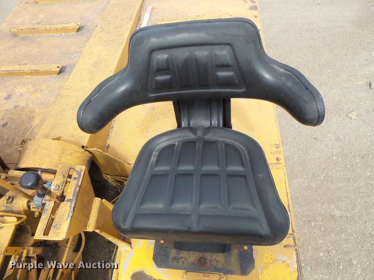 image for item DV9713 1988 Ingram 11-2700-R pneumatic roller