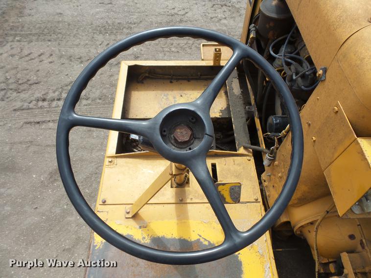 image for item DV9713 1988 Ingram 11-2700-R pneumatic roller