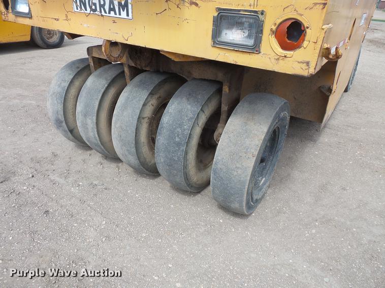 image for item DV9713 1988 Ingram 11-2700-R pneumatic roller