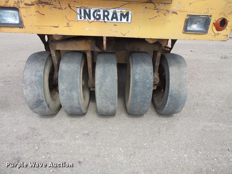 image for item DV9713 1988 Ingram 11-2700-R pneumatic roller