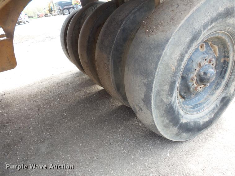 image for item DV9713 1988 Ingram 11-2700-R pneumatic roller