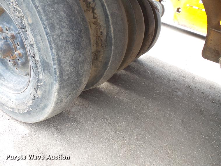 image for item DV9713 1988 Ingram 11-2700-R pneumatic roller