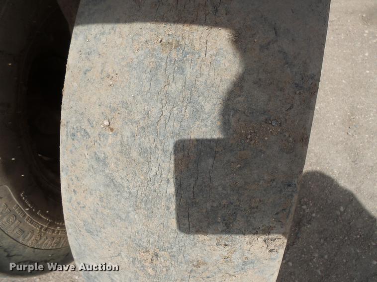 image for item DV9713 1988 Ingram 11-2700-R pneumatic roller