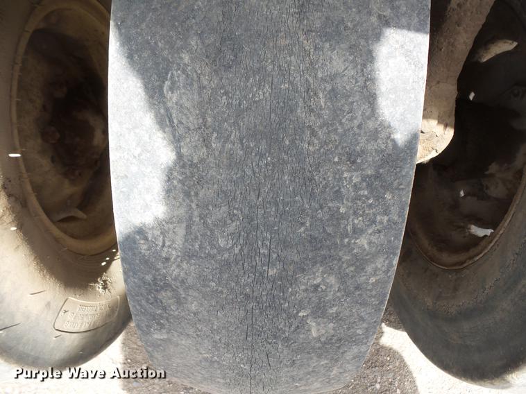 image for item DV9713 1988 Ingram 11-2700-R pneumatic roller