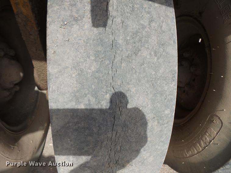 image for item DV9713 1988 Ingram 11-2700-R pneumatic roller