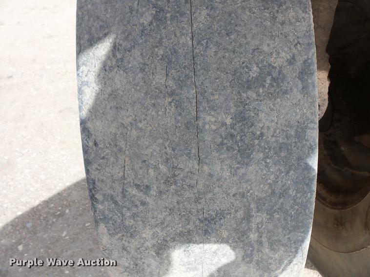 image for item DV9713 1988 Ingram 11-2700-R pneumatic roller