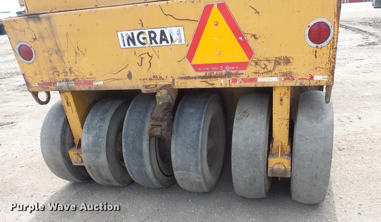 image for item DV9713 1988 Ingram 11-2700-R pneumatic roller