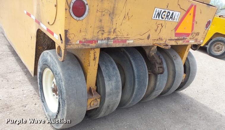 image for item DV9713 1988 Ingram 11-2700-R pneumatic roller