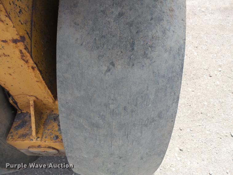 image for item DV9713 1988 Ingram 11-2700-R pneumatic roller