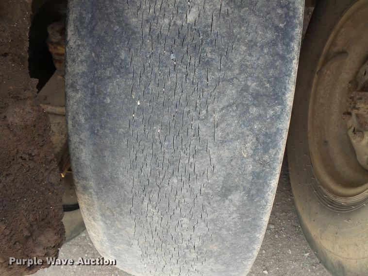 image for item DV9713 1988 Ingram 11-2700-R pneumatic roller