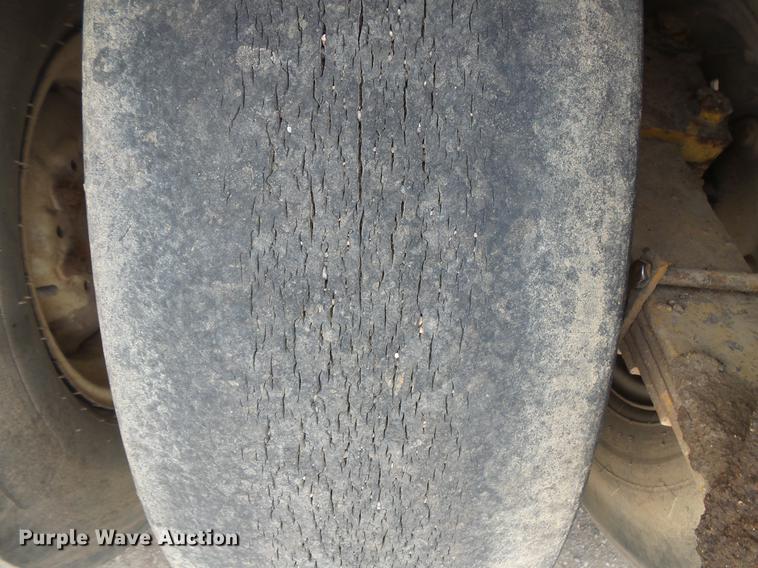 image for item DV9713 1988 Ingram 11-2700-R pneumatic roller