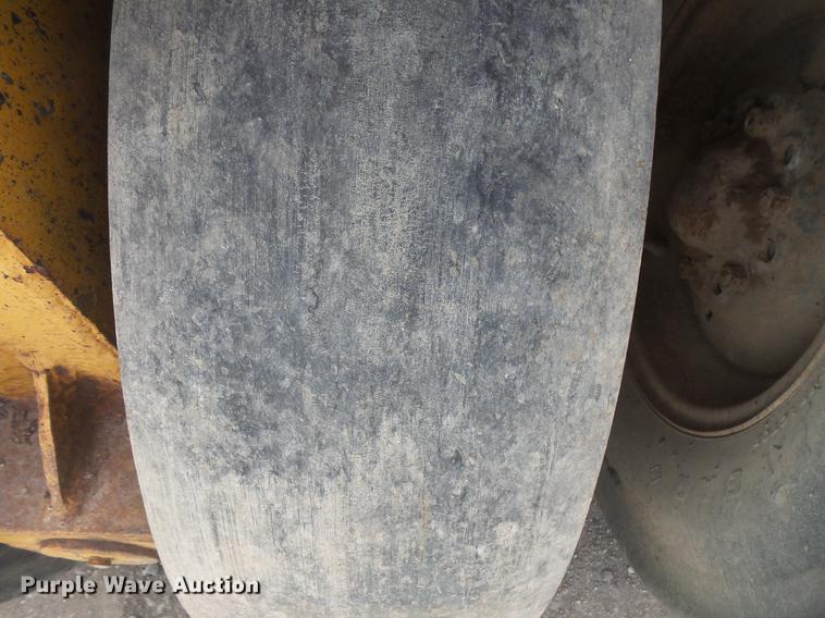 image for item DV9713 1988 Ingram 11-2700-R pneumatic roller