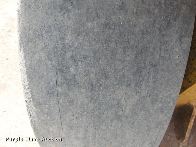 image for item DV9713 1988 Ingram 11-2700-R pneumatic roller