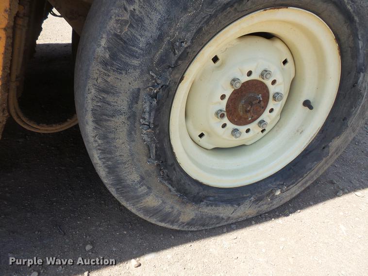 image for item DV9713 1988 Ingram 11-2700-R pneumatic roller