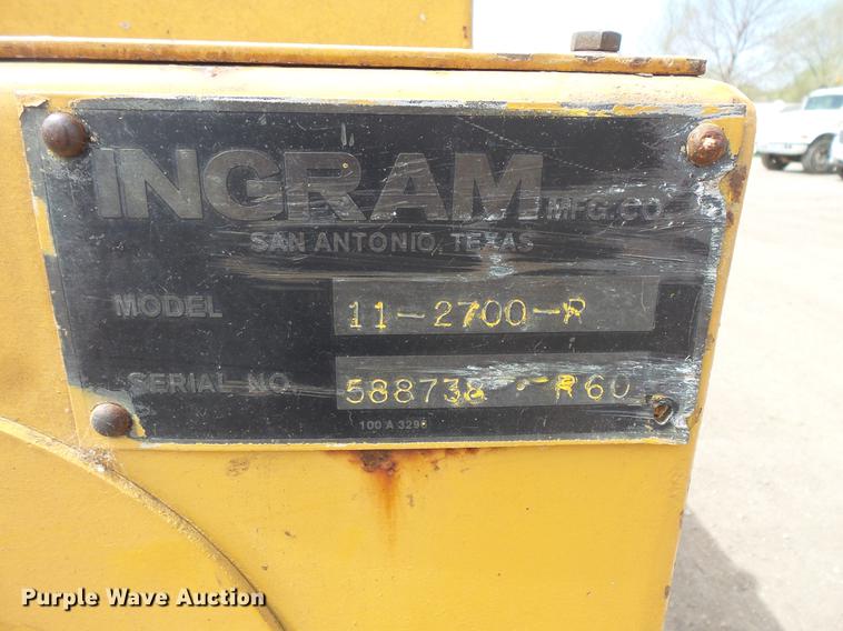 image for item DV9713 1988 Ingram 11-2700-R pneumatic roller