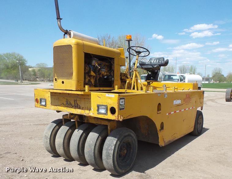 image for item DV9714 1988 Ingram 1-2700-P pneumatic roller