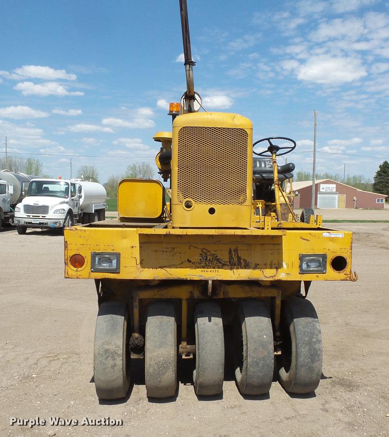 image for item DV9714 1988 Ingram 1-2700-P pneumatic roller