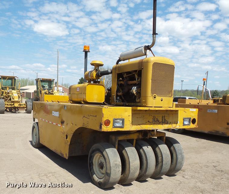 image for item DV9714 1988 Ingram 1-2700-P pneumatic roller