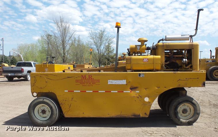 image for item DV9714 1988 Ingram 1-2700-P pneumatic roller