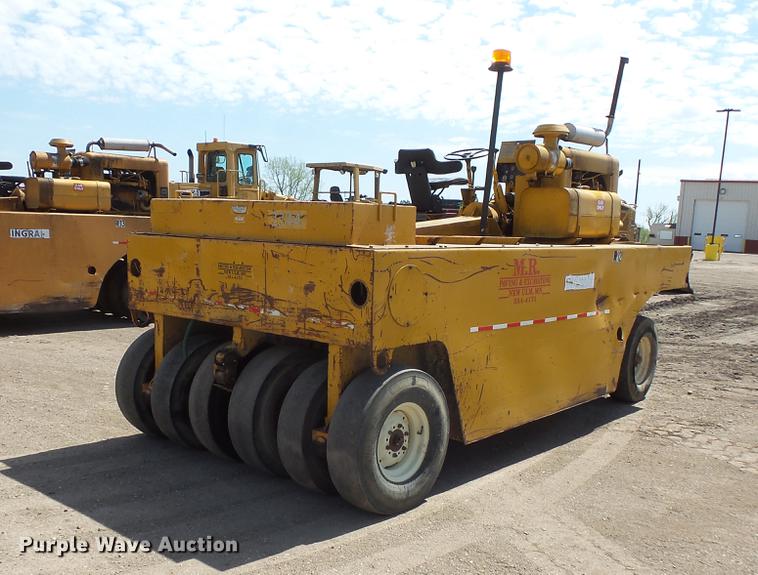 image for item DV9714 1988 Ingram 1-2700-P pneumatic roller