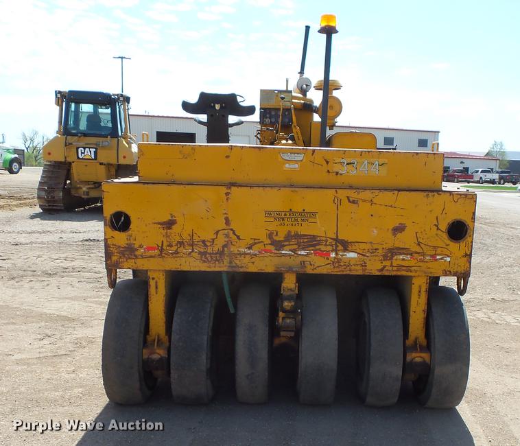 image for item DV9714 1988 Ingram 1-2700-P pneumatic roller