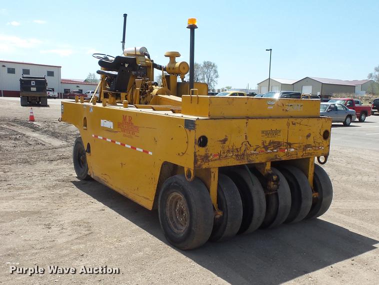 image for item DV9714 1988 Ingram 1-2700-P pneumatic roller