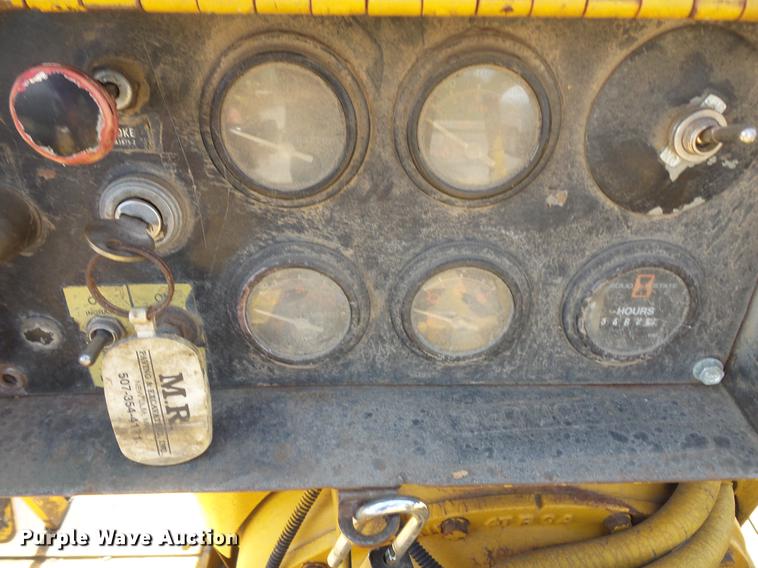 image for item DV9714 1988 Ingram 1-2700-P pneumatic roller