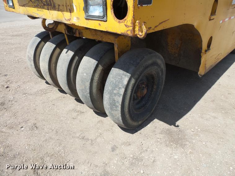 image for item DV9714 1988 Ingram 1-2700-P pneumatic roller