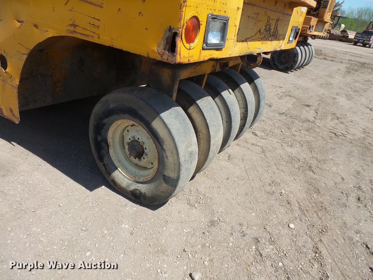 image for item DV9714 1988 Ingram 1-2700-P pneumatic roller