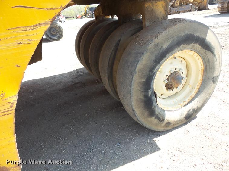 image for item DV9714 1988 Ingram 1-2700-P pneumatic roller